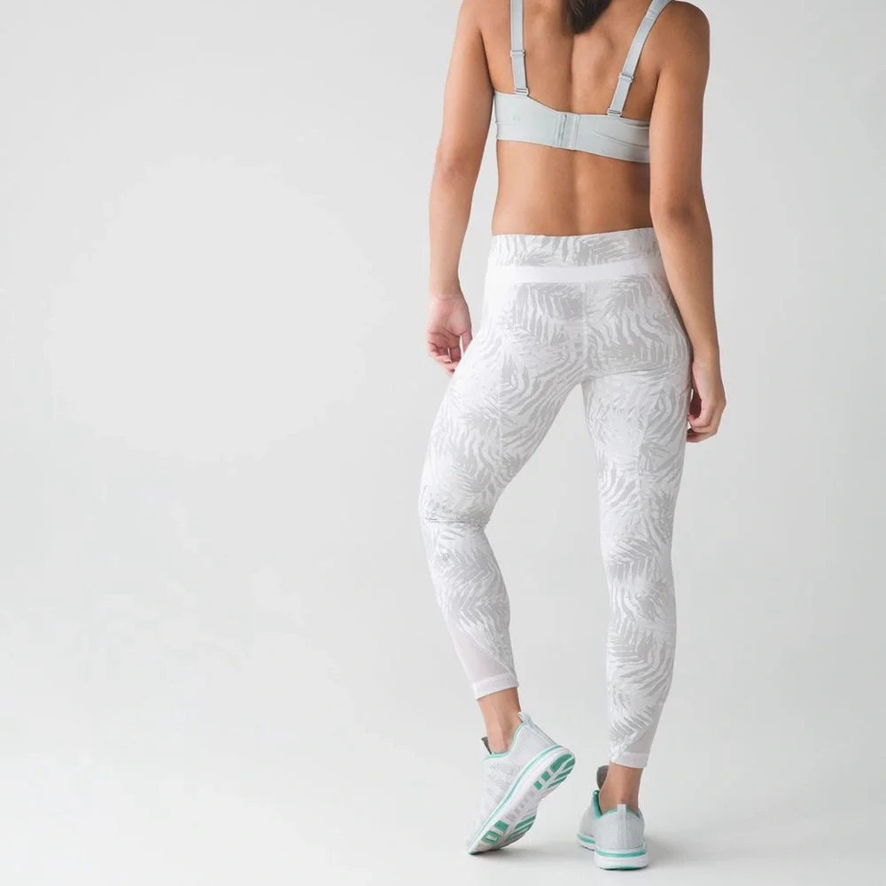 Lululemon Inspire Tight II 6 Palm Camo White‎ Nimbus Leggings